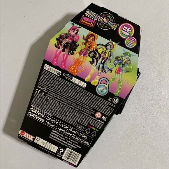 Monster High®: Skulltimate Secrets Neon Frights Twyla™ Doll w/Locker-New - Picture 4 of 9